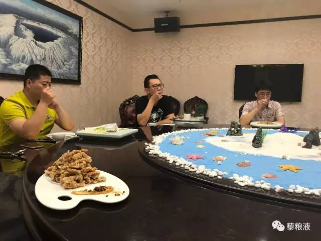 首次邀請國家級白酒評酒委員點評品鑒藜麥原酒